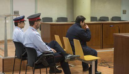 Alejandro Ruiz en el banquillo de los acusados de la Audiencia de Lleida.