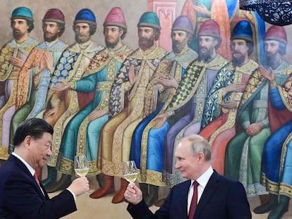 Xi Jinping y Vladímir Putin, este martes en el Kremlin.