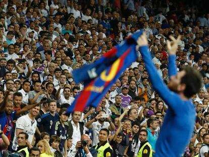 La afici&oacute;n del Bernab&eacute;u, en la celebraci&oacute;n del segundo gol de Messi.