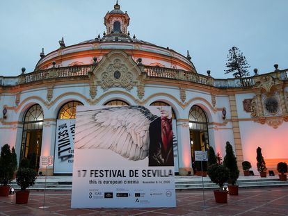 Vista del Teatro Lope de Vega, horas antes de albergar la gala inaugural de la 17ª edición del Festival de Cine Europeo de Sevilla, en noviembre de 2020.