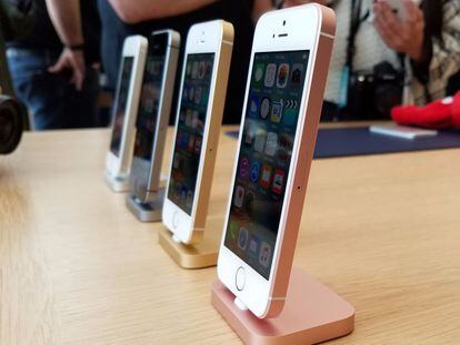 La batería del iPhone SE destaca con dos horas más de autonomía que sus rivales