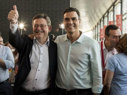 El presidente de la Generalitat, Ximo Puig, y el l&iacute;der del PSOE, Pedro S&aacute;nchez, momentos antes de comenzar el congreso del PSPV. 