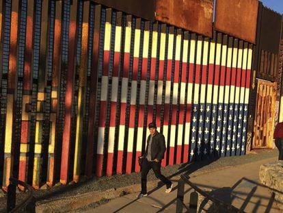 El muro entre México y EE UU en Tijuana.