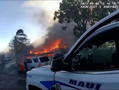 Cámaras corporales de policías durante el incendio en Maui, Hawái, el pasado 8 de agosto 2023.