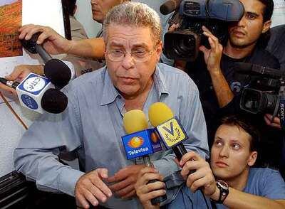 Alberto Federico Ravell, director de Globovisión, durante una conferencia de prensa en 2003.