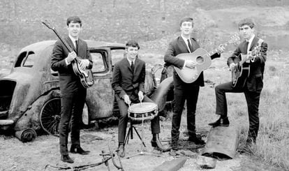 La formación final de los Beatles con Ringo Starr a la batería en una foto de promoción hecha en Liverpool en 1962. Starr, seudónimo de Richard Starkey, sustituyó a Pete Best, que fue expulsado de la banda, y entró en el grupo en agosto de 1962.