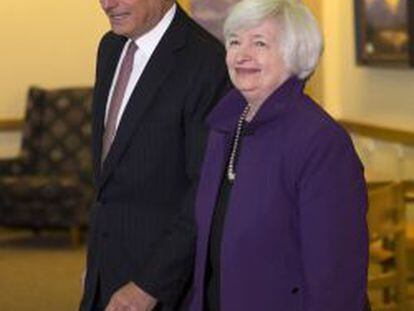El presidente del BCE, Mario Draghi, junto a su hom&oacute;loga en la Fed, Janet Yellen.
