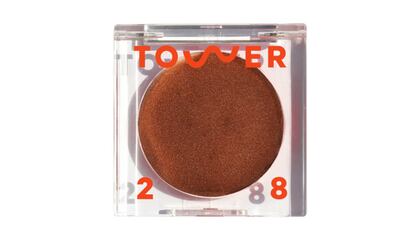 Crema bronceadora e iluminadora de Tower 28 para maquillaje de pecas, cinco tonos.
