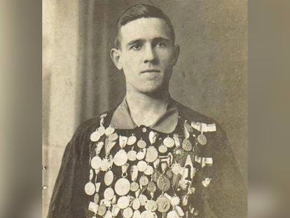 Ramón Unzaga Asla fue un contador y jugador vasco de fútbol, nacionalizado chileno.