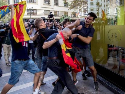 Agresi&oacute;n a un joven que participaba en la manifestaci&oacute;n del 9 d&#039;Octubre de Valencia. 