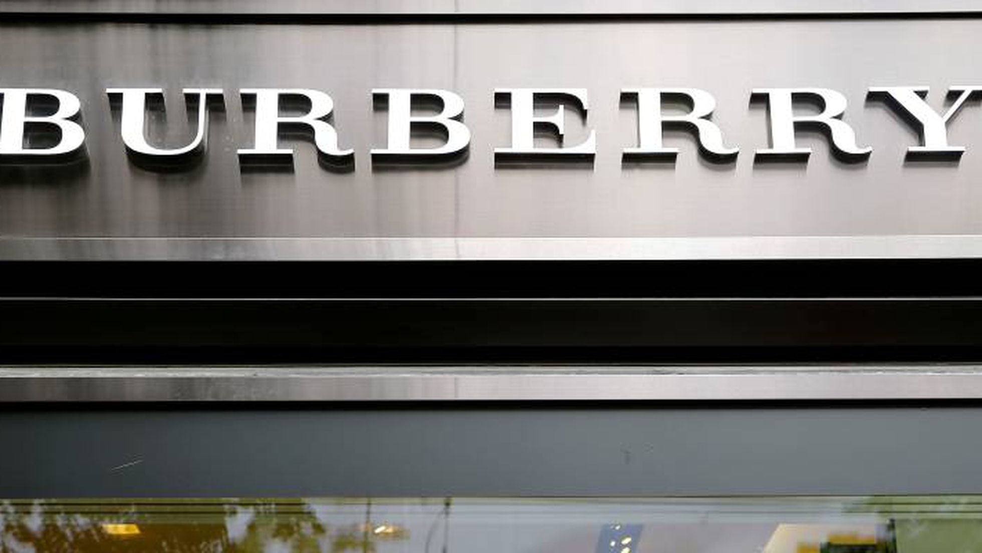 Burberry quema lo 2025 que no vende laptops