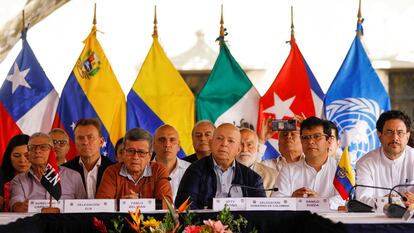 Negociadores del Gobierno y del ELN, en Caracas, Venezuela, en una de sus reuniones celebradas el 21 de enero de este año.