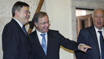 Puig, Moragues y Margallo durante el acto de toma de posesi&oacute;n.