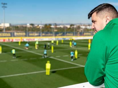 El delegado del Villarreal CF Xisco Nadal en las instalaciones del club castellonense.