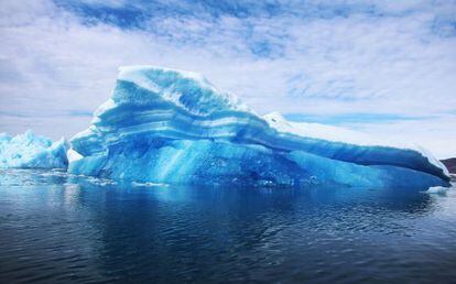 Fragmentos de un glaciar de Groenlandia, derretido por el aumento de las temperaturas. 