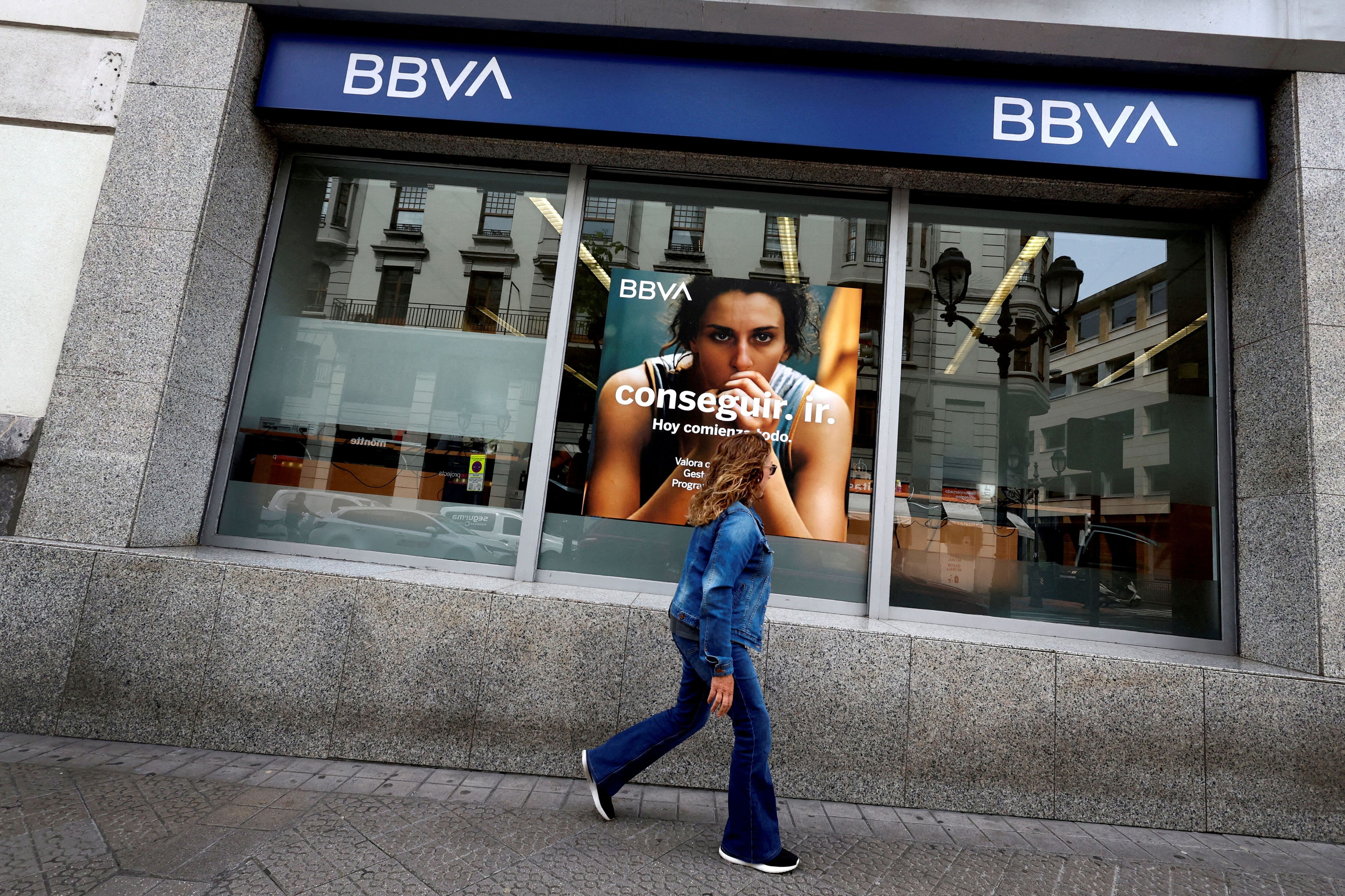 BBVA pide a Competencia autorización para lanzar su operación sobre Banco Sabadell