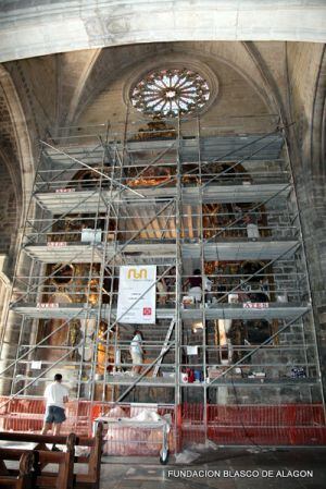 El altar durante la restauración.