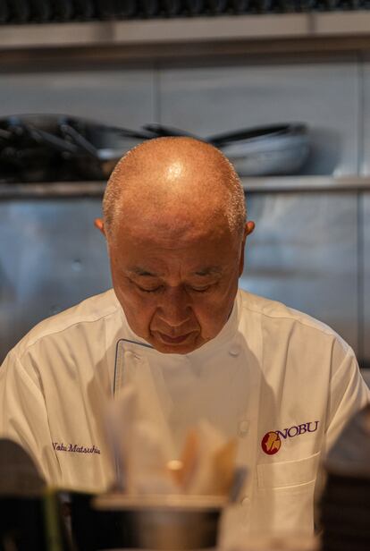 El chef, en la cocina de Nobu en Ibiza, en una imagen proporcionada por el hotel Nobu Ibiza Bay.