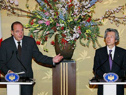 Jacques Chirac y Junichiro Koizumi, durante una rueda de prensa, ayer en Tokio.