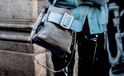 El bolso de Boyy ya es un 'it bag'

La firma neoyorquina Boyy diseña estos bolsos con "cinturón" que no dejan de proliferar en los armarios de influencers y expertas en moda. Su éxito se confirma con su presencia en las fashion weeks.