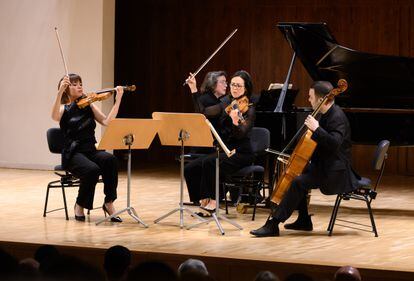Jiyoon Lee (violín), Elisabeth Leonskaja (piano),  Yulia Deyneka (viola) y Claudius Popp (violonchelo) durante la interpretación del Cuarteto con piano op. 26 de Brahms.
