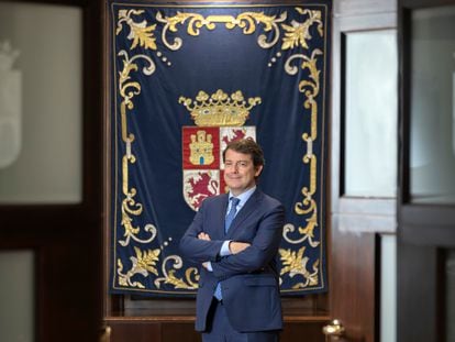 Alfonso Fernández Mañueco, presidente de Castilla y León, el jueves en su despacho en Valladolid.