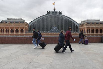 Este martes se cumplen tres décadas de una de las inauguraciones más simbólicas de la historia reciente de Madrid, cuando tocó a su fin la ambiciosa remodelación de la vieja estación ferroviaria de Atocha, que renacía con una imagen renovada.