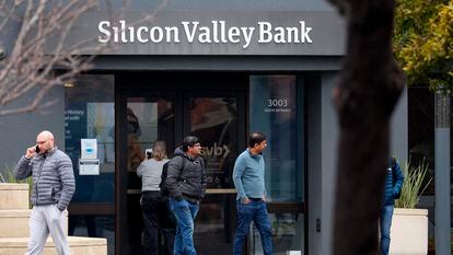 Empleados de Silicon Valley Bank (SVB) en Santa Clara, California.