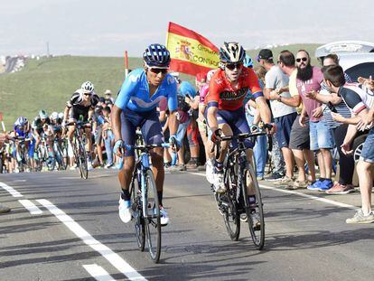 Nairo, a la izquierda, y Ion Izagirre, durante la ascensión a La Covatilla, el domingo.