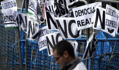 Carteles en la manifestación del 25-S.