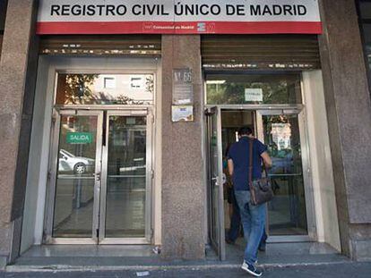 Oficines del registre civil de Madrid. En vídeo: Les vacances d'estiu són el període en el qual més es deterioren les relacions de parella.