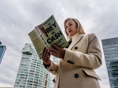 Elena Chávez, autora de 'El rey del cash', después de la entrevista.