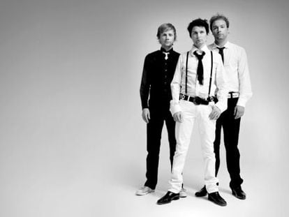 De izquierda a derecha,Dominic Howard, Matt Bellamy y Christopher Wolstenholme, los miembros de Muse.