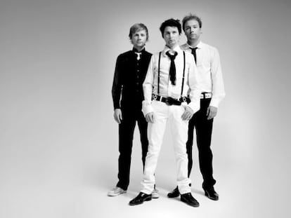 De izquierda a derecha,Dominic Howard, Matt Bellamy y Christopher Wolstenholme, los miembros de Muse.