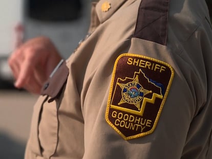 Agente de policía del condado de Goodhue, Minnesota (Estados Unidos), en un evento en agosto 2023.