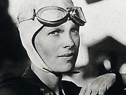 Amelia Hearhart se estrelló en el Pacífico en 1937. Roosevelt autorizó una búsqueda de su avión con 9 barcos y 66 aviones que costó 4 millones de dólares de la época y se abandonó a los 15 días.