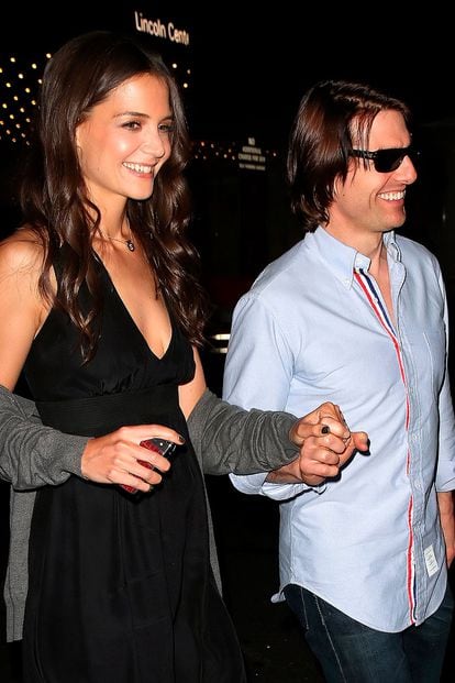 Sonrientes y agarrados de la mano. Así captaron las cámaras a Tom y a Katie saliendo de un restaurante en Nueva York, en agosto de 2011.