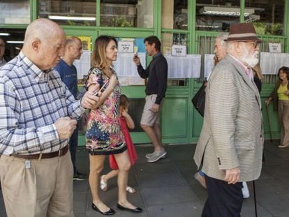 Los votantes en una escuela de La Recoleta, uno de los barrios más ricos de Buenos Aires y en el que Macri cosecha el mayor porcentaje de votos.