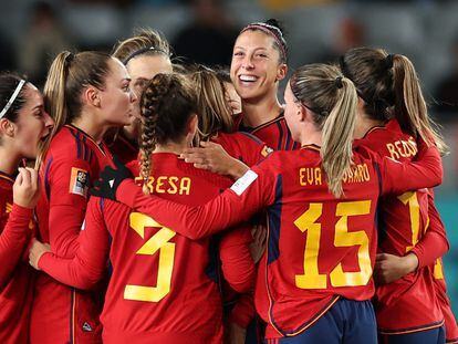 La selección española celebrando el cuarto gol del partido.