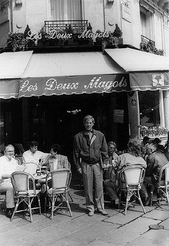 Mario Vargas Llosa, en París en los años noventa.
