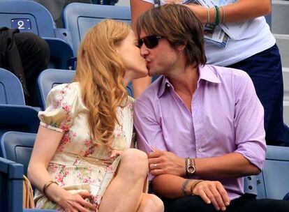 La actriz Nicole Kidman y el músico Keith Urban han asistido al Abierto de tenis de EEUU, que se celebra estos días en Nueva York. La pareja fue testigo de la victoria del suizo Roger Federer sobre Tommy Robredo (7-5, 6-2 y 6-2).