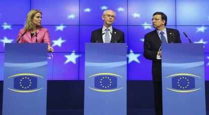 La primera ministra danesa, Helle Thorning Schmidt, el presidente del Consejo Europeo, Herman Van Rompuy, y el presidente de la Comisión Europea, José Manuel Durão Barroso.