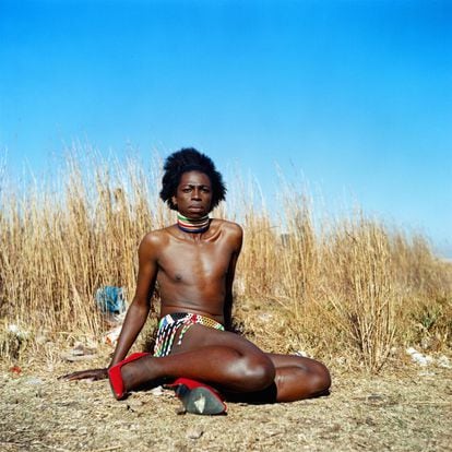 'Miss D'vine I', (2007). Retrato tomado por la artista sudafricana no binaria Zanele Muholi, que este año ocupa el puesto 28 de la lista.