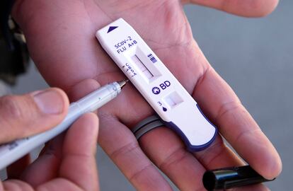 Prueba de antígenos de covid-19, gripe B, SARS-CoV-2 y gripe A.