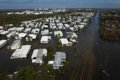 Vista aérea de la localidad de Fort Myers tras el paso del huracán. Las autoridades del condado de Volusia, al noreste de Orlando, han confirmado la muerte de una persona tras el paso del huracán 'Ian' por Florida. 