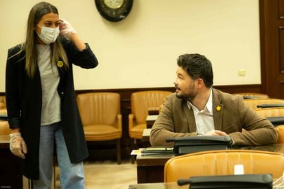 Los portavoces de Junts y ERC en el Congreso, Miriam Nogueras y Gabriel Rufián, en abril de 2020.