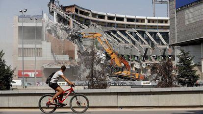Obras de demolición del estadio Vicente Calderón, en una imagen tomada en julio.