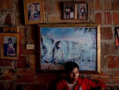 Jimmy Danilo Acosta (23) en su casa, en La Fortaleza, Cúcuta, Colombia.