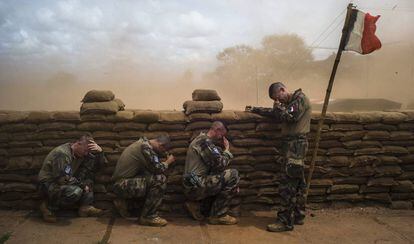 Soldados franceses, atrincherados en Bambari (República Centroafricana), a finales de 2014.