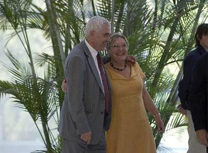 Maragall y su esposa, Diana Garrigosa, en la presentación de la fundación contra el alzhéimer.